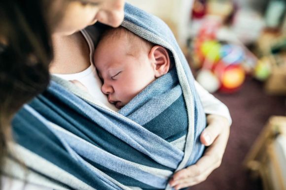 padre con espoza embarazada